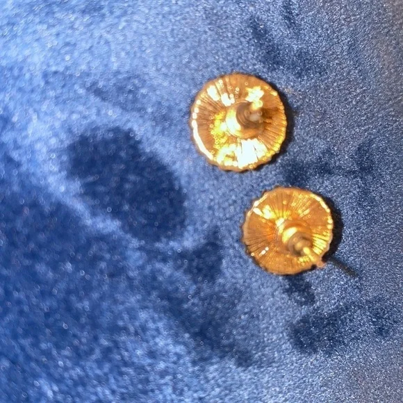 Fashion gold tone faux pearls stud  earrings - Picture 6 of 7